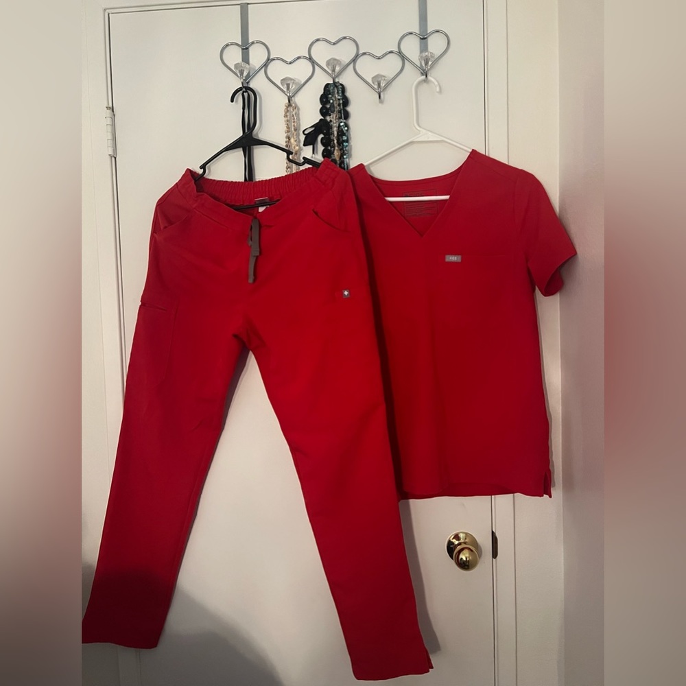 Womens Figs Unifoem set in red
